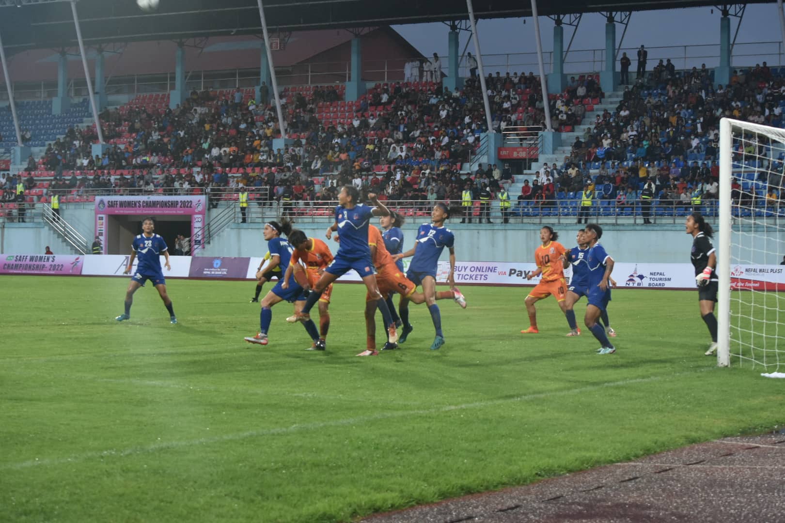 woman football (3)1662468261.jpg